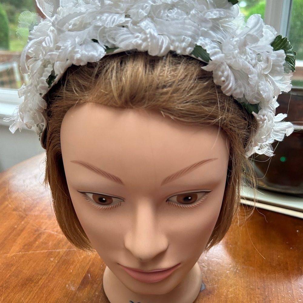 Vintage white floral headband - a sophisticated look for the bride to be